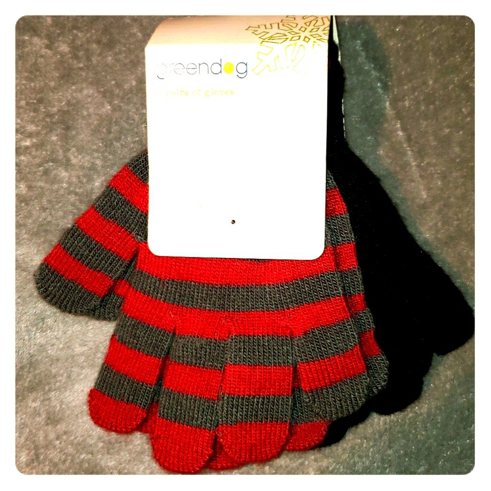 2 pairs of gloves.